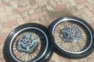 Cerchi enduro hm gomme nuove