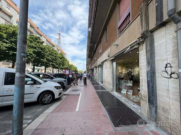 Negozio Bari [Cod. rif 3323001ACG] (Libertà)