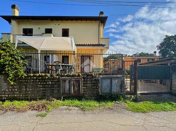 VILLA A SCHIERA A MAZZANO ROMANO
