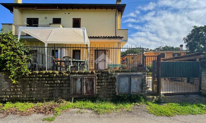 VILLA A SCHIERA A MAZZANO ROMANO