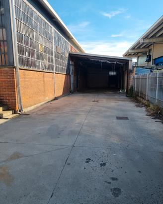 Capannone 400 mq con cortile