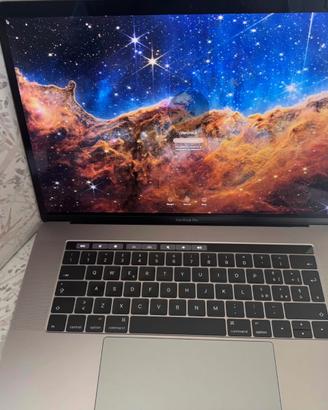 MacBook Pro 15” (2016) + accessori originali