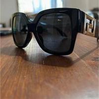 Versace Occhiali da sole oversize Greca