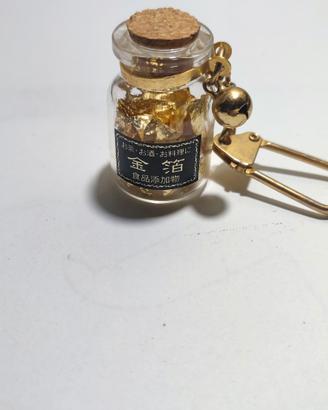 Bottiglia di vetro con foglie d'oro 