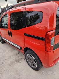 privato  Fiat qubo con auto 