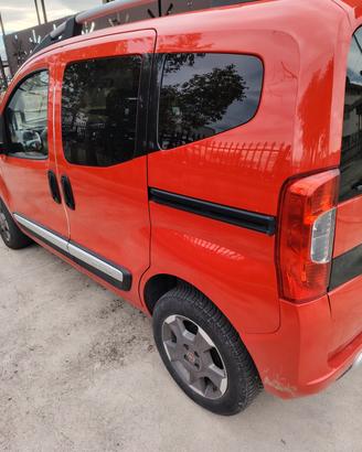 privato  Fiat qubo con auto 