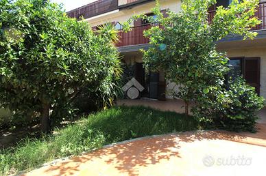 VILLA A SCHIERA A REGGIO DI CALABRIA