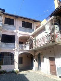 CASA DI CORTE A MONTALTO DORA