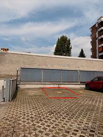 Posto auto privato scoperto con cancello