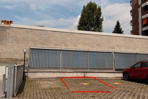Posto auto privato scoperto con cancello