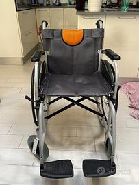Sedia a rotelle - carrozzina pieghevole
