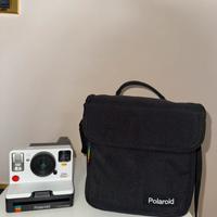 Polaroid One Step 2 + camera bag