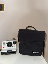 Polaroid One Step 2 + camera bag