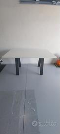 tavolo da cucina o scrivania