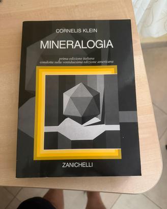 Libro "Mineralogia" - Cornelis Klein (Zanichelli)