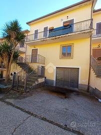 VILLA A SCHIERA A MONTEROSI