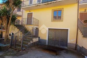 VILLA A SCHIERA A MONTEROSI