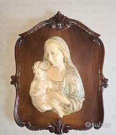 capezzale ligneo con Madonna a rilievo in ceramica