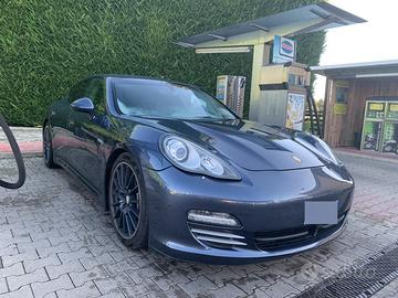 Porsche panamera 4