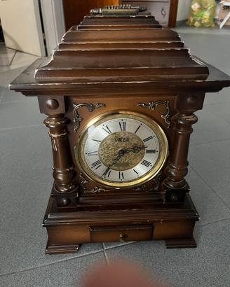Orologio meccanico a pendolo VALOR in legno