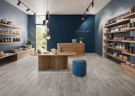 Ampio negozio zona duc