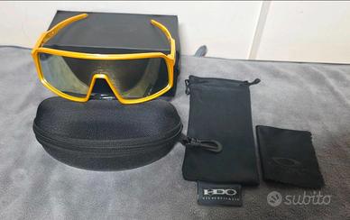 Occhiali da sole stile Oakley