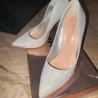 Scarpe con tacco di vari colori