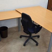 scrivania con penisola e cassettiera