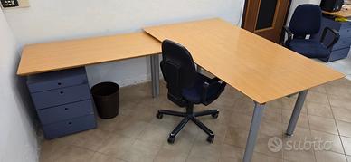 scrivania con penisola e cassettiera