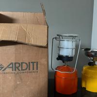 Fornellino e lampada campeggio