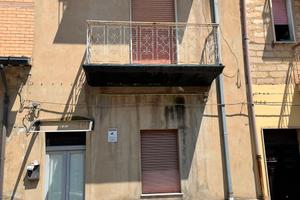 Fabbricato a Niscemi soluzione  FAMIGLIA