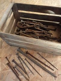 attrezzi antichi , chiodi cambre antichi