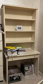 Libreria con scrivania annessa, legno pregiato.