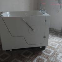 Vasca da bagno per anziani e disabili.