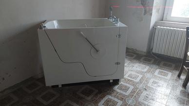 Vasca da bagno per anziani e disabili.