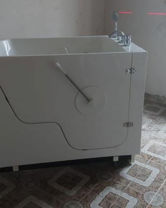 Vasca da bagno per anziani e disabili.