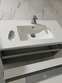 Mobile bagno con Specchio, rubinetto e lavabo