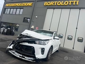 KIA RIO per ricambi usati G4LA