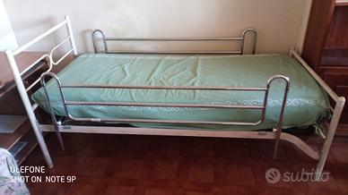 Letto con struttura x disabili.