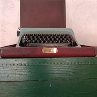 macchina da scrivere Olivetti lettera 44