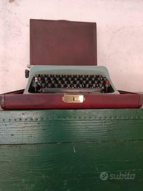 macchina da scrivere Olivetti lettera 44