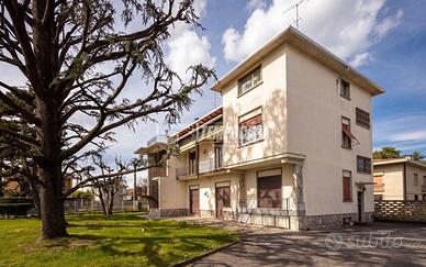 VILLA BIFAMILIARE CON GIARDINO, AMPI SPAZI E TRIPL