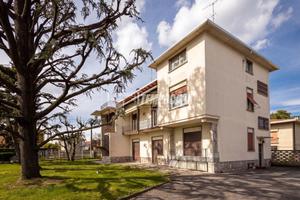 VILLA BIFAMILIARE CON GIARDINO, AMPI SPAZI E TRIPL
