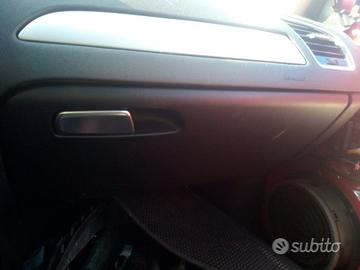 Cassetto portaoggetti audi A4 B8 anno 2010