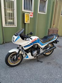 Moto Suzuki GSX 400 fws del 1986 