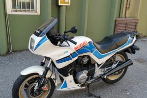 Moto Suzuki GSX 400 fws del 1986 