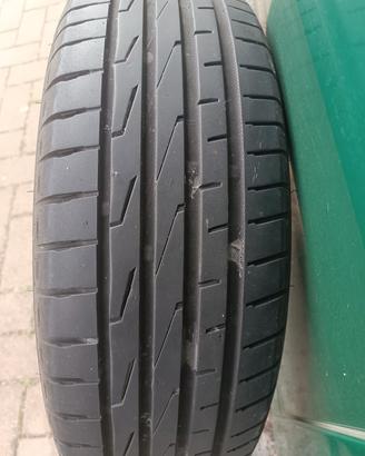 Gomme Estive 215 65 R17 103v