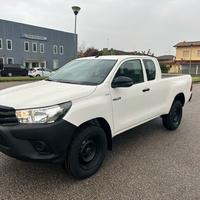 PICK UP TOYOTA HILUX CABINA SINGOLA 4X4