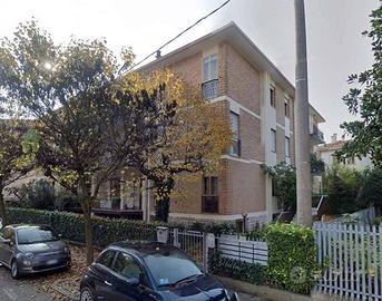 Appartamento di 149 m² con più di 5 locali e box a