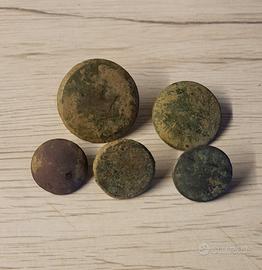 5 bottoni vintage di diverso tipo e periodo